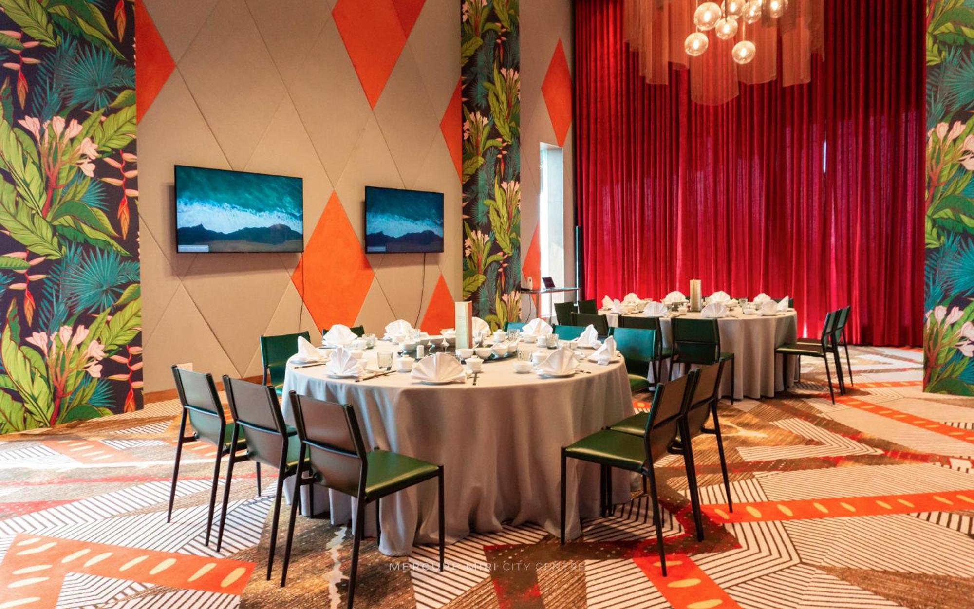 Mercure Centre Hotel 4*